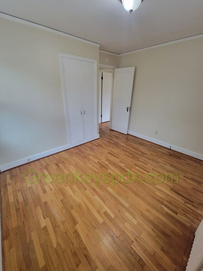 Building Photo - Beautiful 2 Bedroom 1 Bath House with Atta...