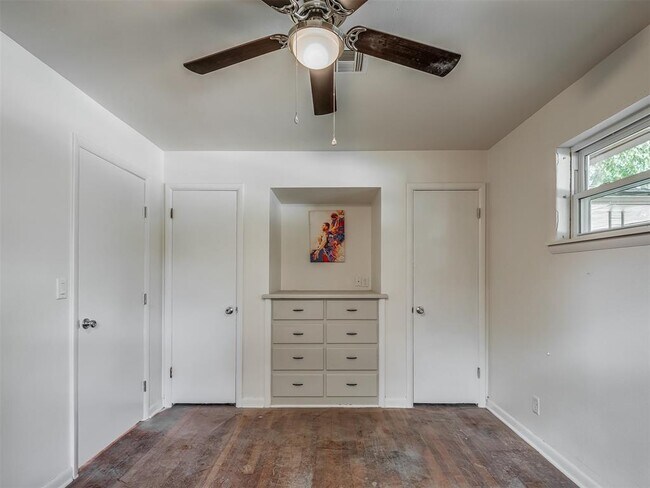 Building Photo - 1512 Bedford Ln