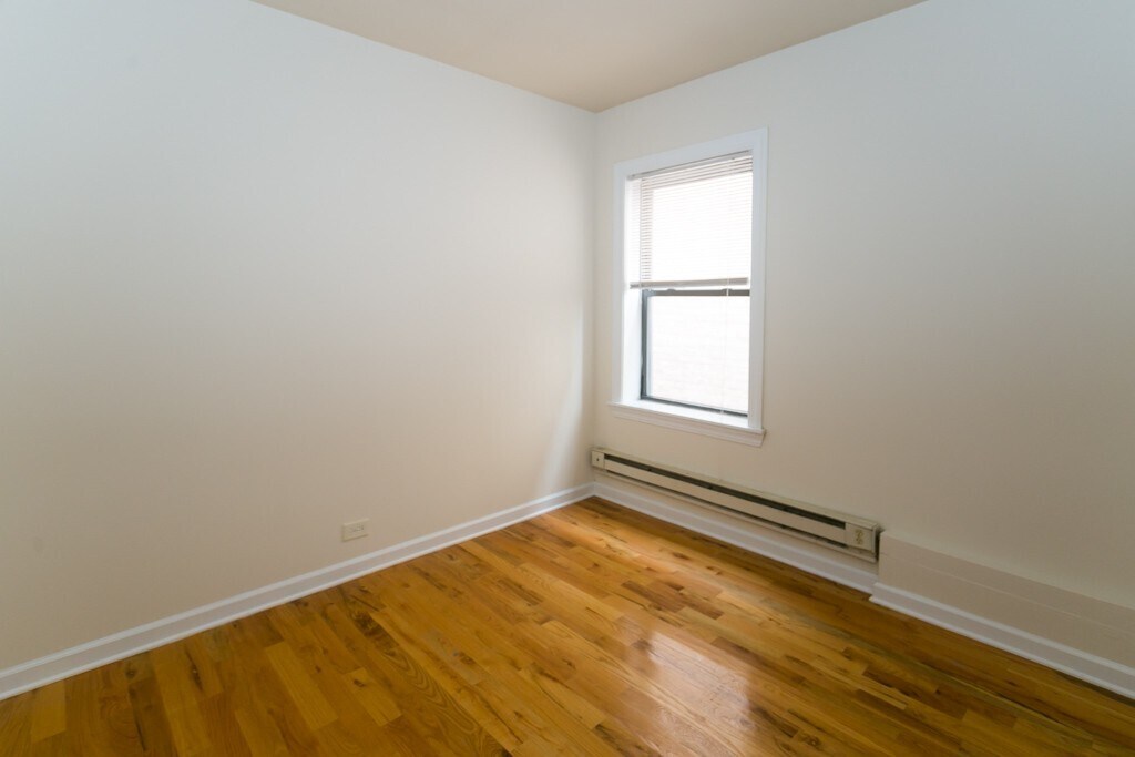 Building Photo - 3727 N Pine Grove Ave