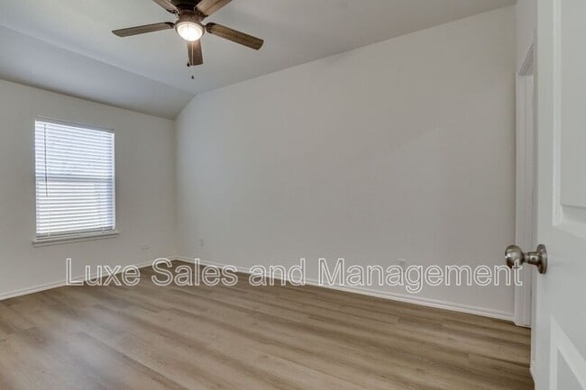 Building Photo - 11605 Mackenzie Wy