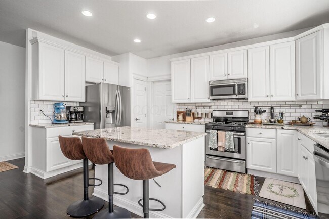 Building Photo - 7179 Fernridge Dr