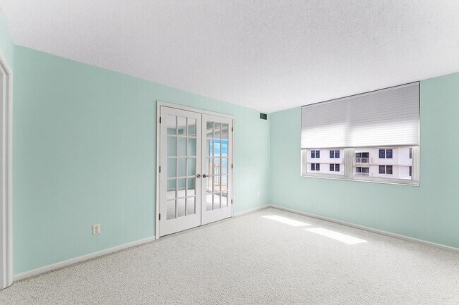 Building Photo - 3215 S Ocean Blvd