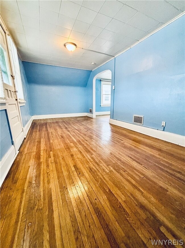 Building Photo - 354 Shepard Ave