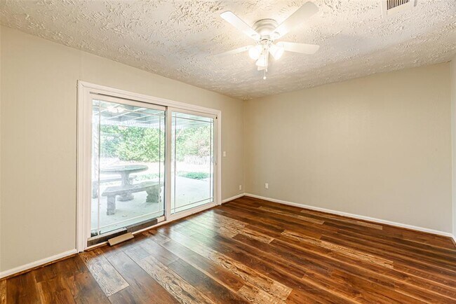 Building Photo - 102 Butlers Ct