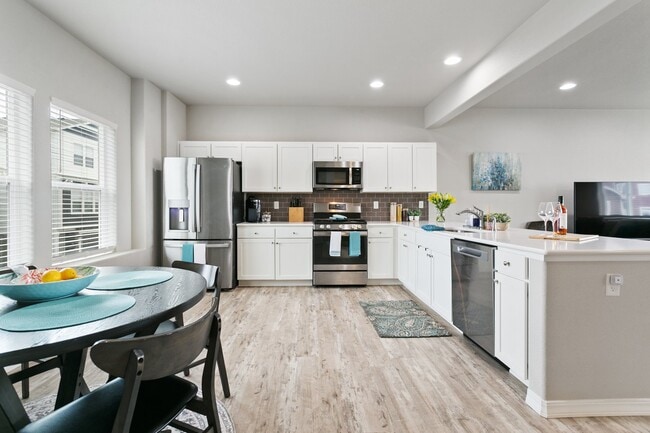 Building Photo - 7427 Gorgeted Quail Grv