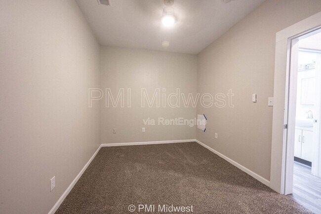 Building Photo - 874 Virginia Ave