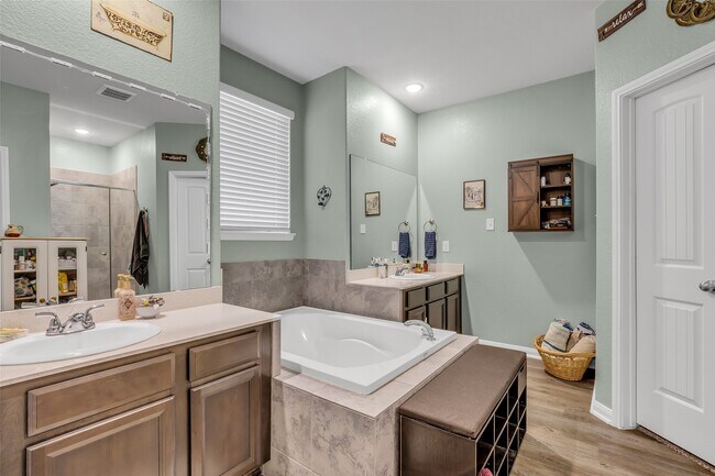 Building Photo - 446 Rd 66111