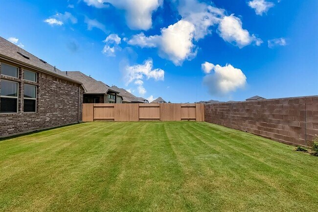 Building Photo - 14201 Pennington Ln