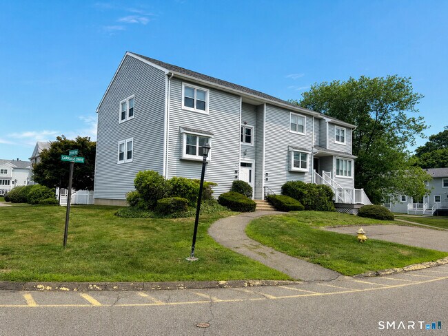 Building Photo - 31 Carriage Dr