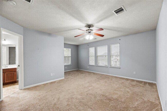 Building Photo - 526 Silky Leaf Dr