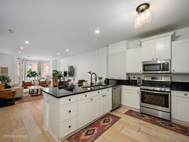 Building Photo - 520 N Halsted St