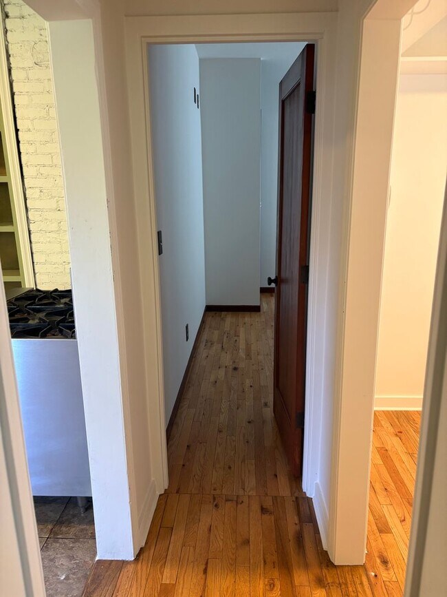 Building Photo - Beautiful 1908 Craftsman home for rent!