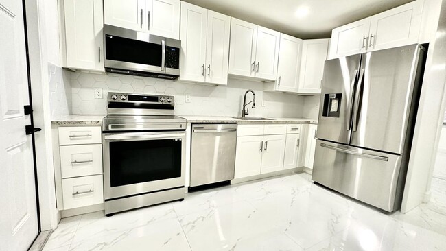 Building Photo - 8867 Sunset Dr