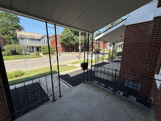 Building Photo - 2112-2120 Indianola Ave.