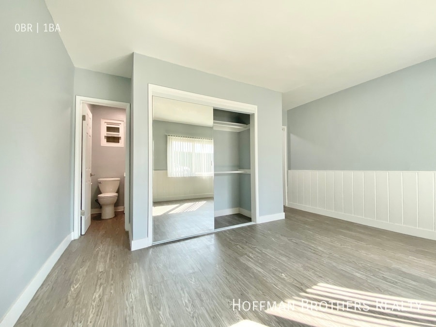 Building Photo - 3365 W 85th St