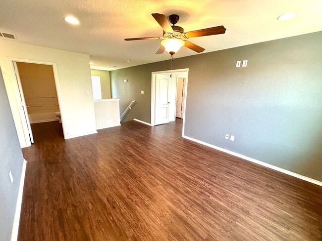 Building Photo - **APPLICATION RECEIVED** Stunning 3BD/2.5BA Two-Story Home with Office & Loft Near Brooks City Base!