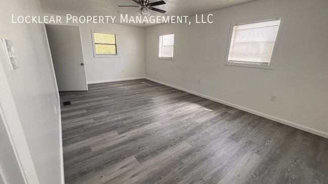 Building Photo - 9049 Jefferson Ave