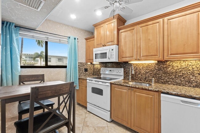 Building Photo - 3605 S Ocean Blvd