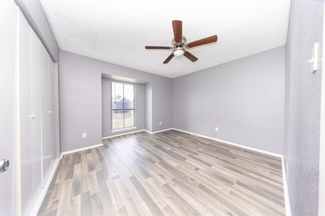 Building Photo - 13480 S Thorntree Dr