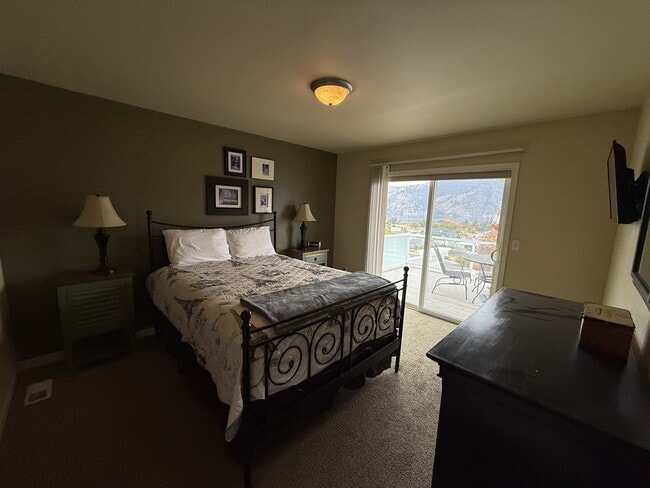 Building Photo - 165 Coral St