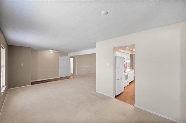 Building Photo - 6 Brook Creek Ct