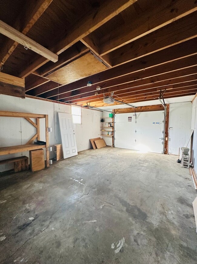 Building Photo - Charming 3 Bedroom Home in Fern Creek – Gr...