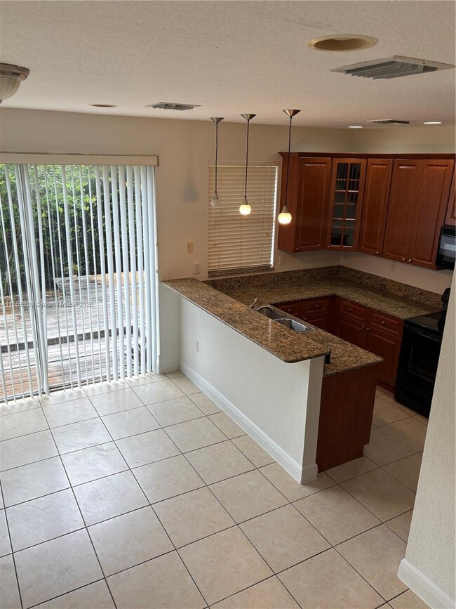 Building Photo - 6626 Hidden Cove Dr
