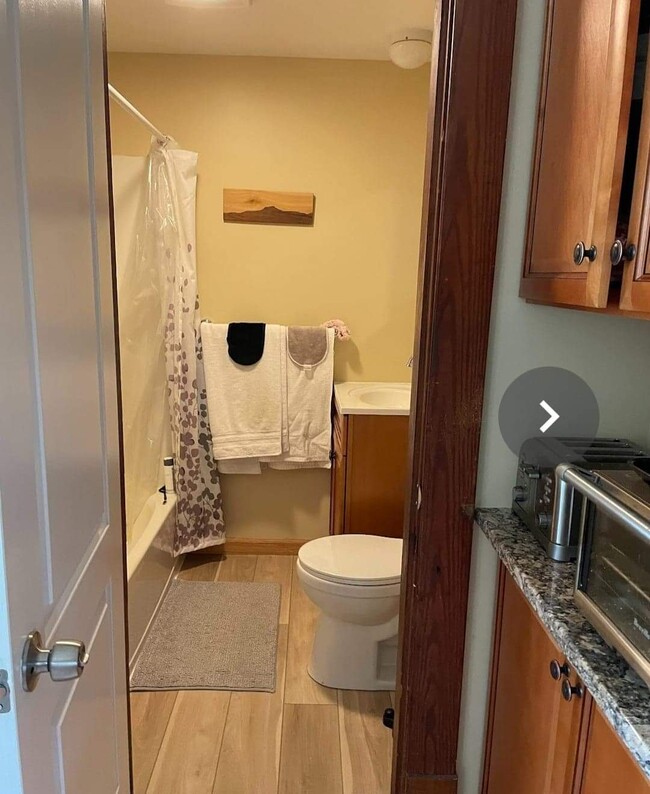 Building Photo - 14 Bardwell St