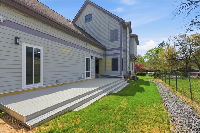 Building Photo - 850 Ormewood Ave SE