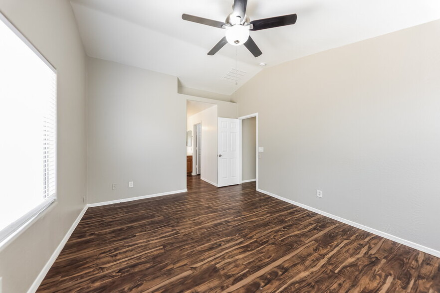 Building Photo - 2040 S 86th Ln