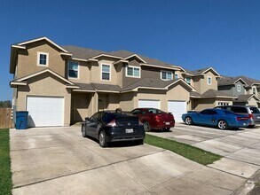 Building Photo - Town home for rent