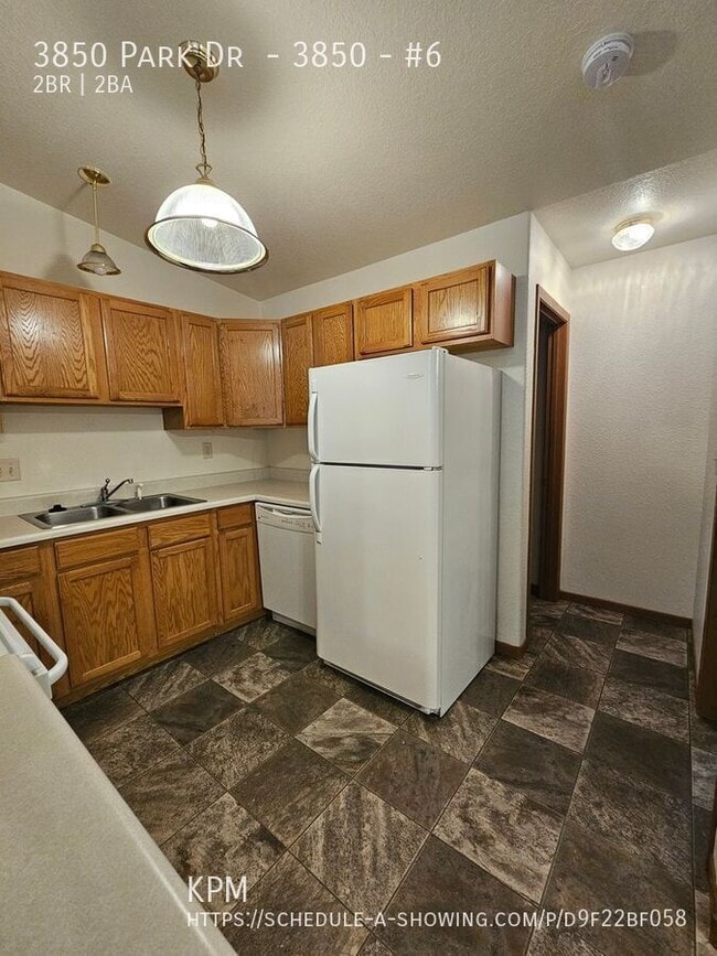 Building Photo - 3850 Park Dr