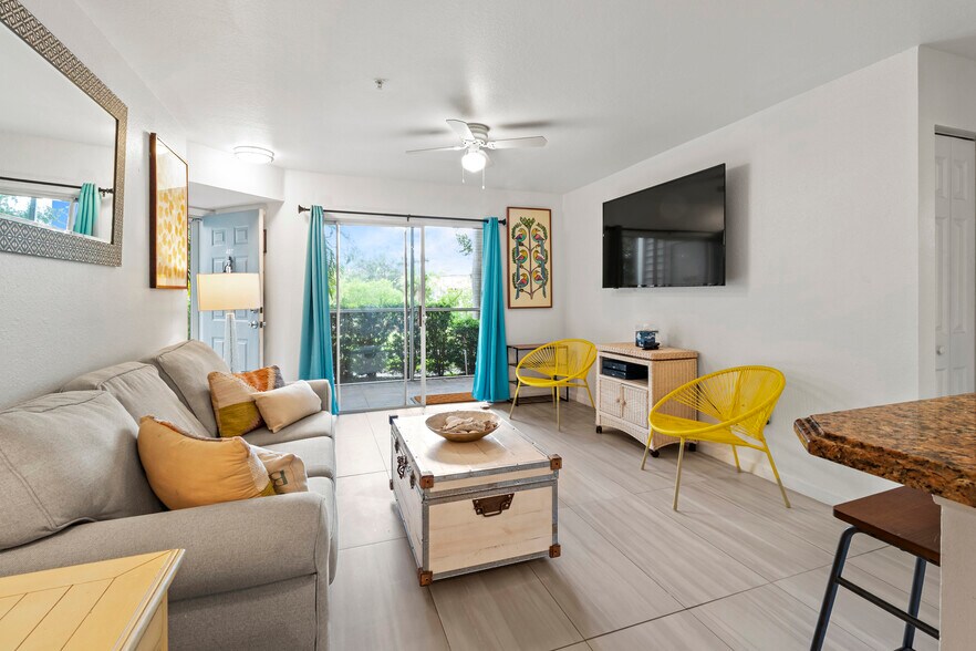 Building Photo - 850 S Tamiami Trl