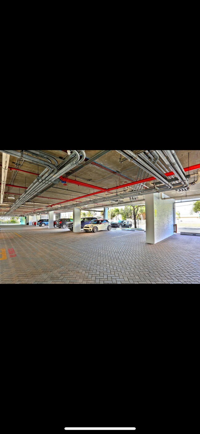Building Photo - 1555 N Treasure Dr