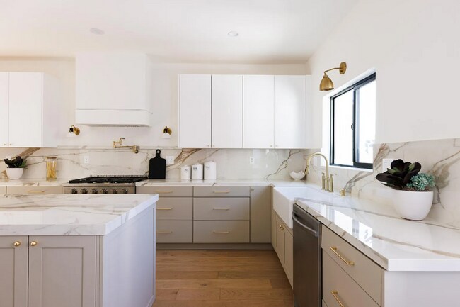 Building Photo - Stunning Echo Park house + Creative Space/Studio - Prime location walking distance to Sunset Blvd...