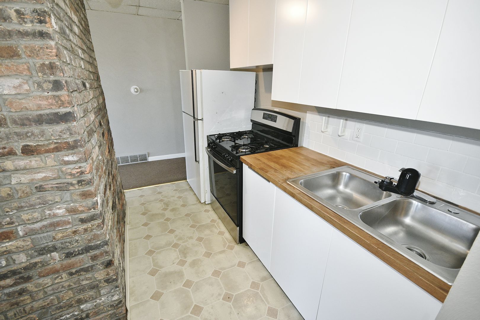 Building Photo - 1606 Bingham St