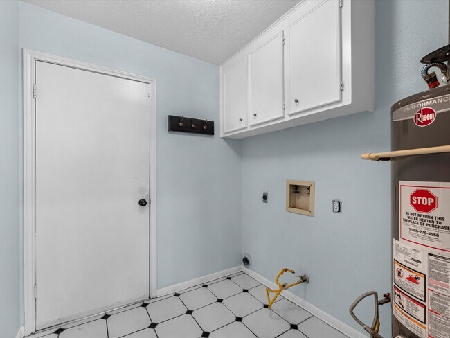 Building Photo - 9006 Donys Dr