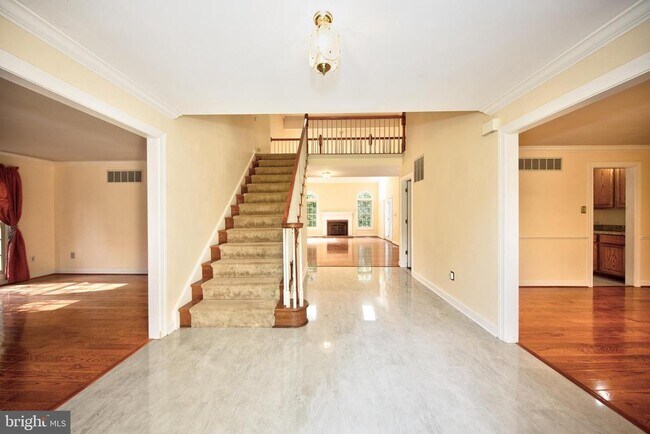 Building Photo - 210 King Johns Ct