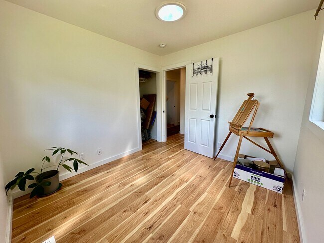 Building Photo - Beautifully Remodeled Home Backing Up to t...
