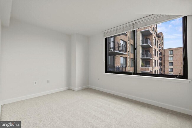 Building Photo - 2451 Midtown Ave