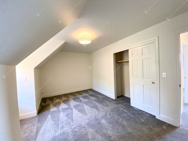 Building Photo - Luxury Living with Unmatched Cascade Views...