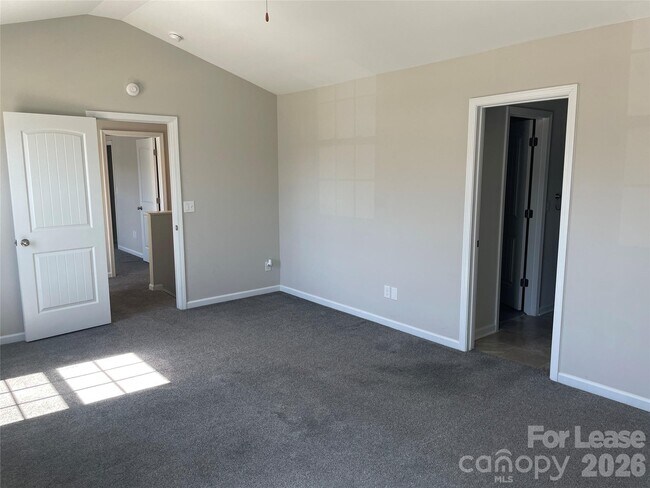 Building Photo - 2909 Old Field Rd