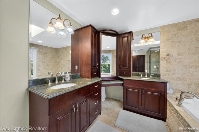 Building Photo - 30118 Kingsway Dr