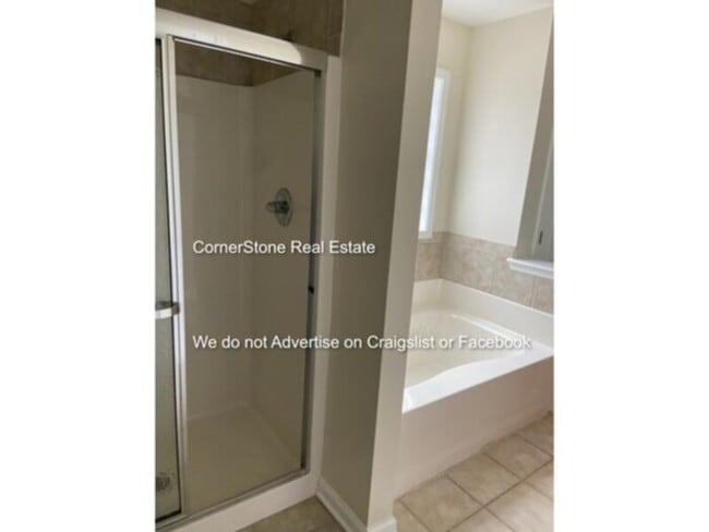 Building Photo - 50 Breezewood Dr