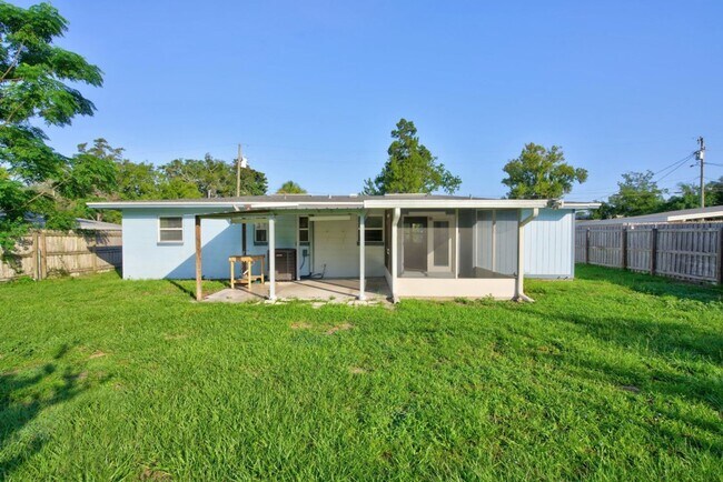 Building Photo - Cute 3/2 home in Orange Park
