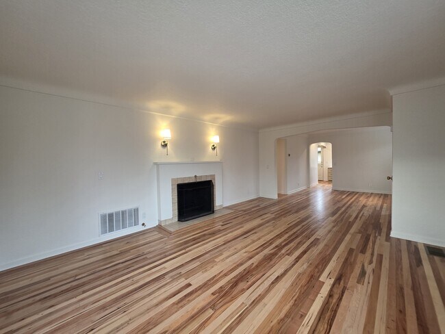 Building Photo - 963 Parkway Dr NW