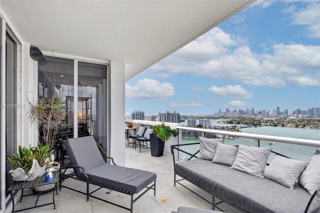 Building Photo - 1900 Sunset Harbour Dr