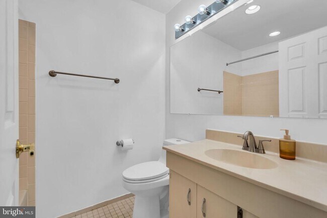 Building Photo - 155 Steeplechase Ct