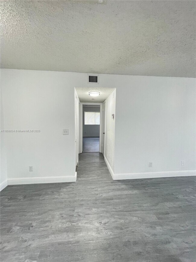 Building Photo - 12400 Vista Isles Dr