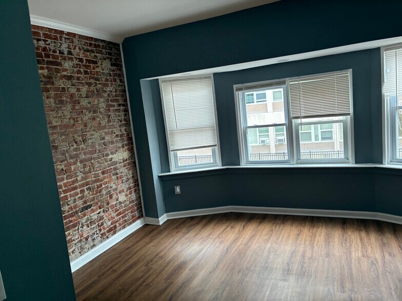 Building Photo - 1017 Arctic Ave